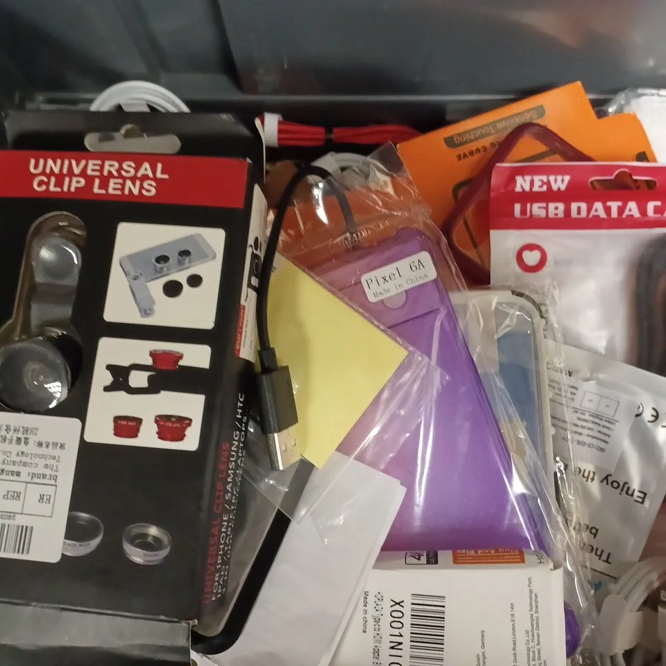 BOX OF APPROX 15 ITEMS INCLUDING ASSORTED PHONE CASES, SCREEN PROTECTORS AND CABLES FOR VARIOUS PHONES