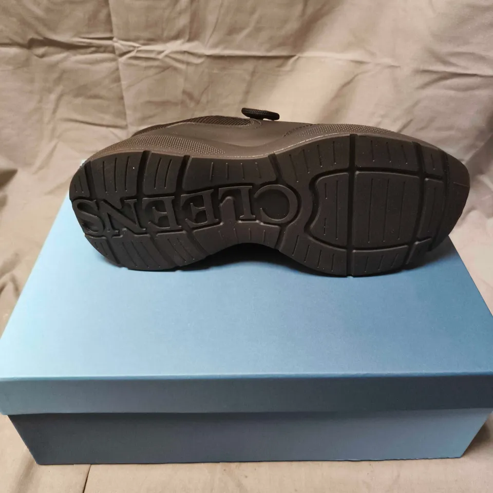 CLEENS PODIUM TRAINERS IN MONO BLACK - 8.5 