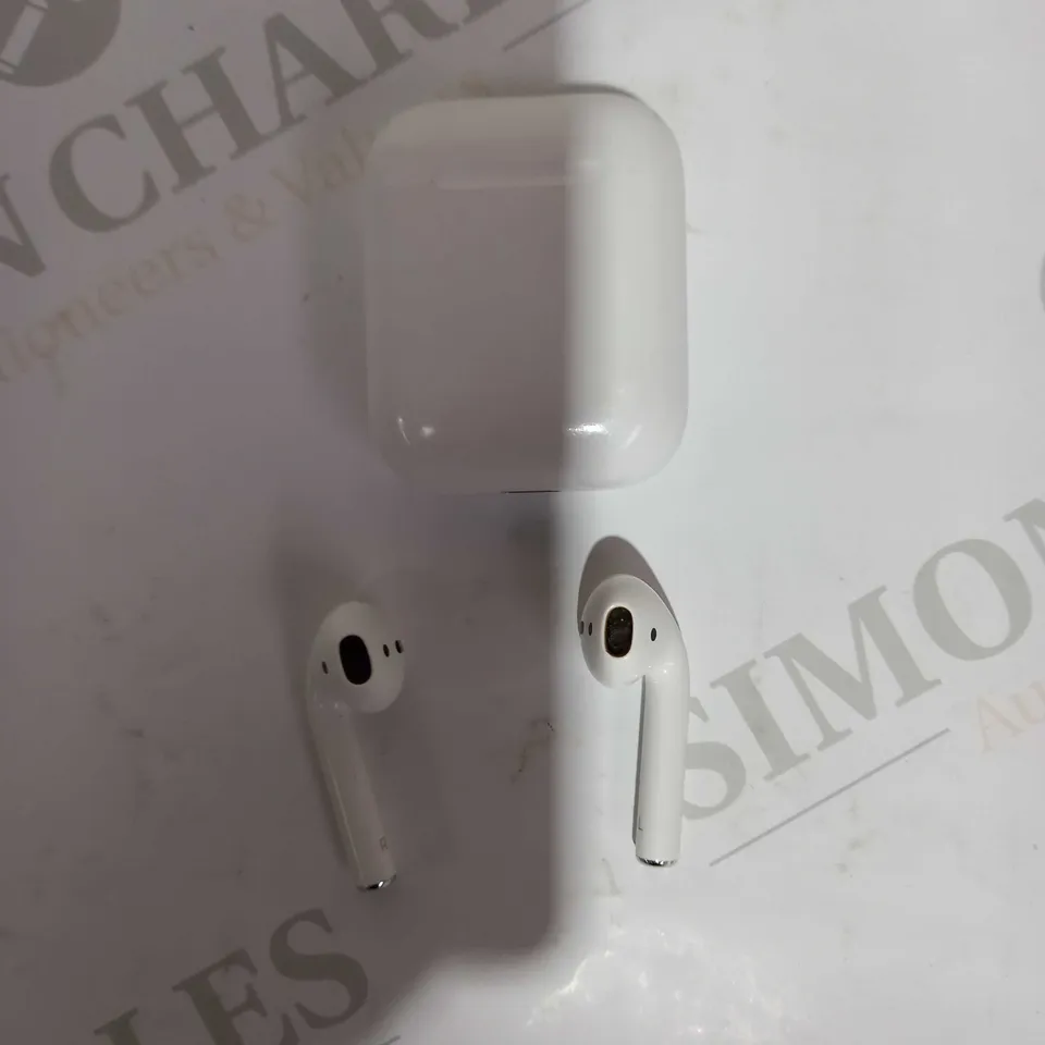 APPLE AIRPODS 2ND GENERATION WITH CHARGING CASE