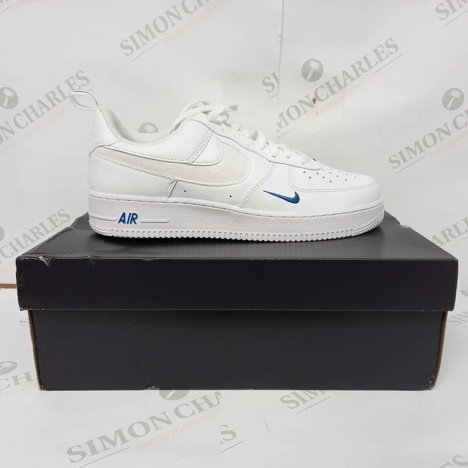 NIKE AIR FORCE 1 07 LV 8 - UK 9