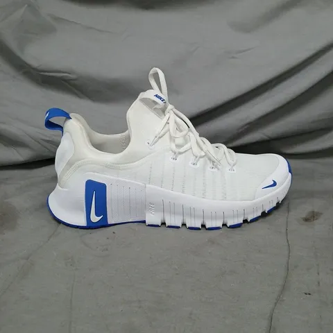 UNBOXED PAIR OF NIKE FREE WHITE AND BLUE TRAINERS - SIZE 7