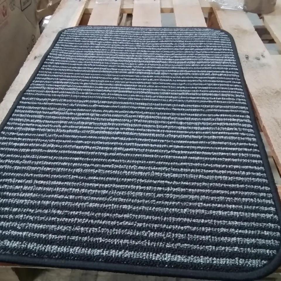 QUALITY DESIGNER AREA RUG - APPROXIMATELY 75X50CM