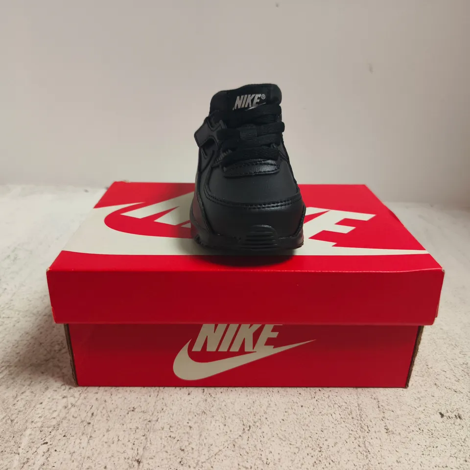 BOXED PAIR OF NIKE AIR MAX 90 EASYON TRAINERS IN BLACK SIZE UK KID'S 5.5