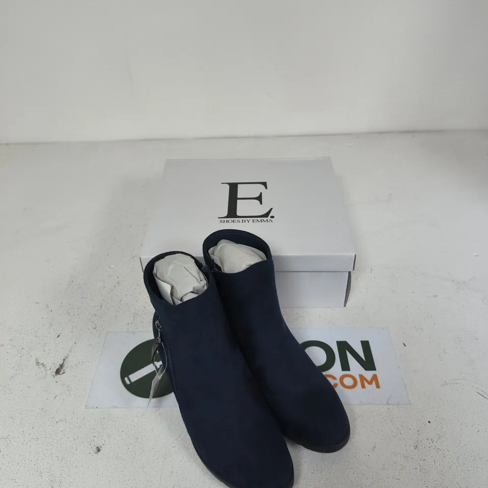 EMMA SHOES BY EMMA AMY NAVY ANKLE BOOTS – UK 6