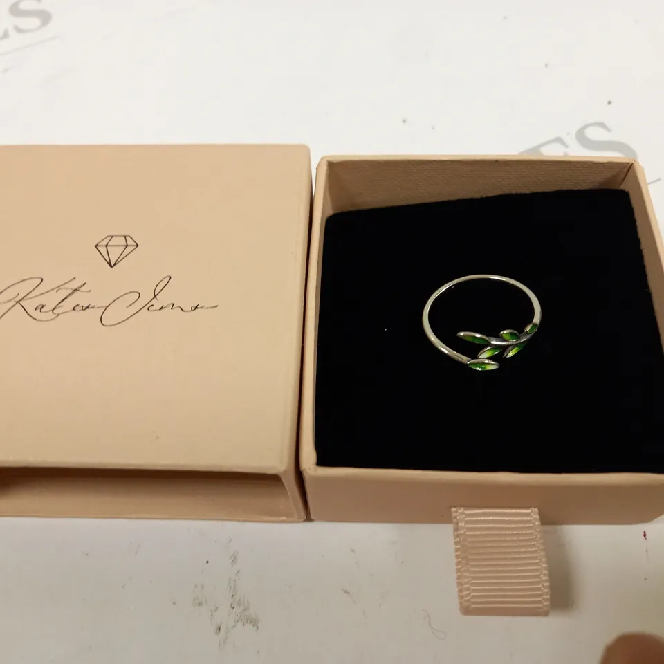 BOXED LEAF DESIGN RING - S925 STAMP