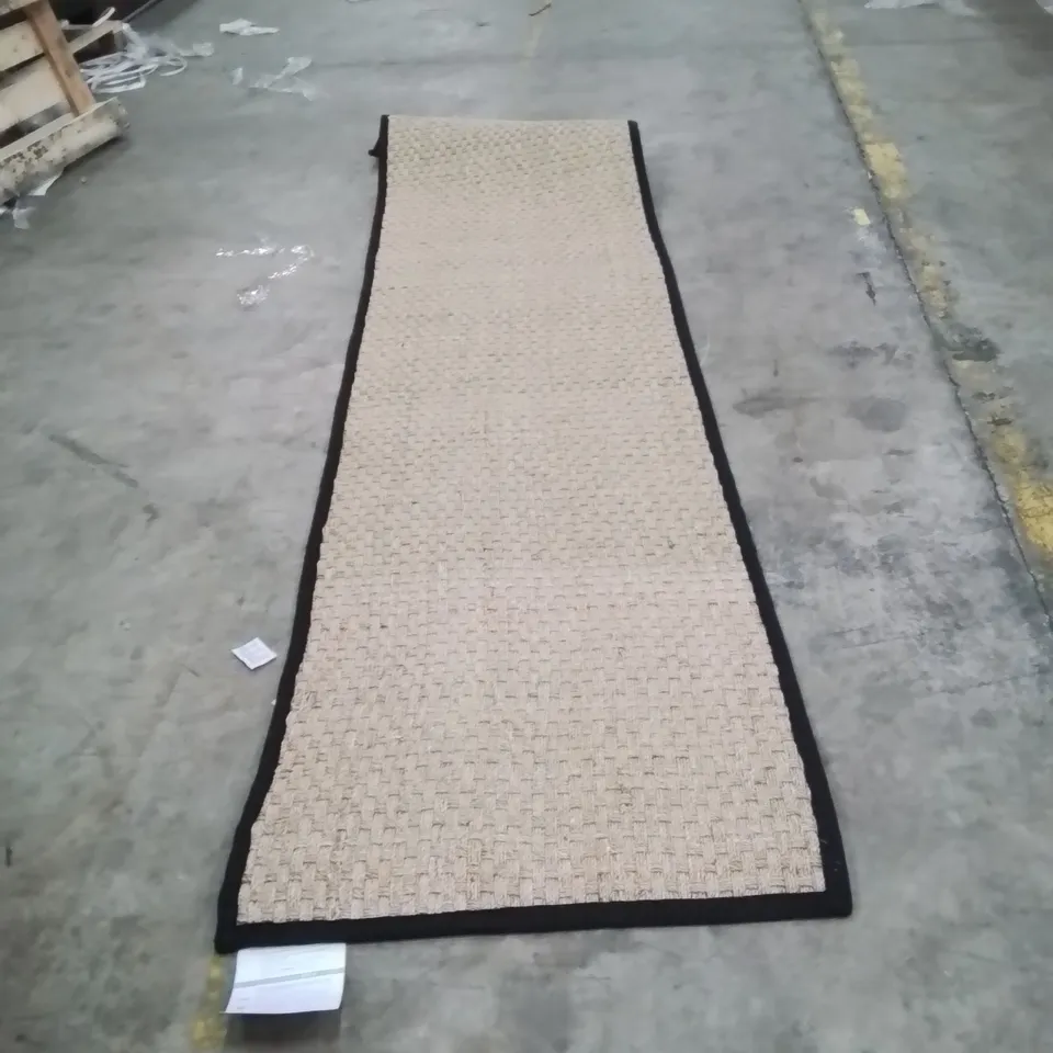 QUALITY DESIGNER AREA RUG APPROXIMATELY 300X75CM