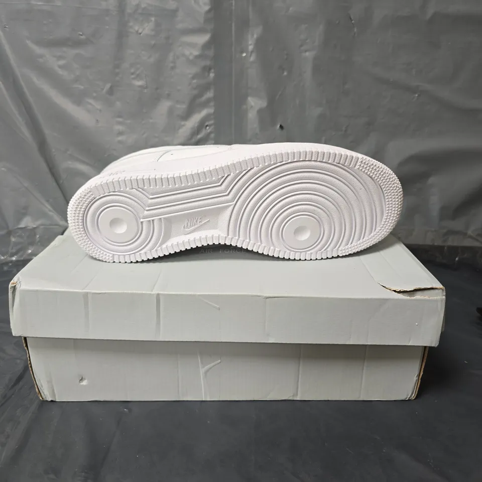 NIKE AIR FORCE 1 LACE UP TRAINERS - WHITE - SIZE 9.5
