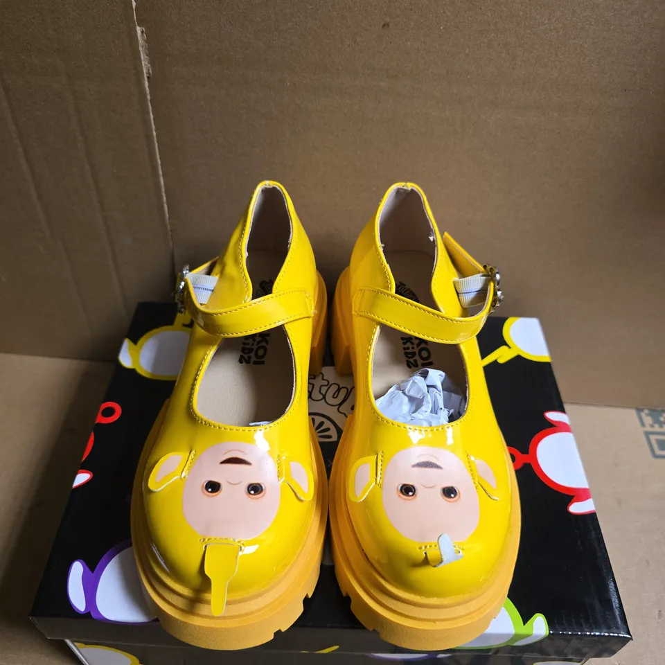 BOXED PAIR OF KOI LA LA TELETUBBIES KIDZ MARY JANES – YELLOW, UK 13K