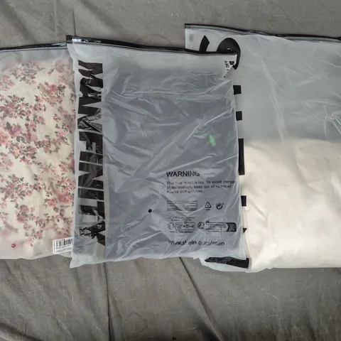 BOX OF APPROXIMATELY 20 ASSORTED CLOTHING AND FASHION ITEMS IN VARIOUS STYLES, SIZES, AND COLOURS - COLLECTION ONLY