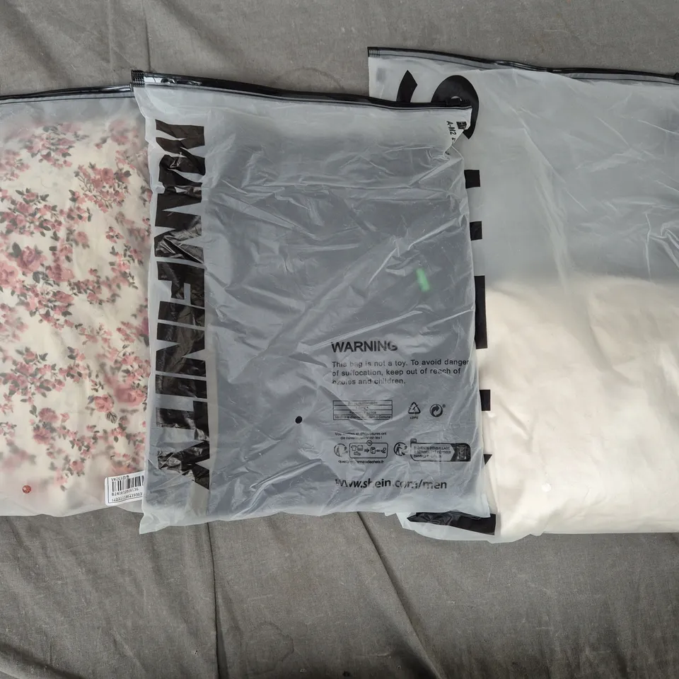 BOX OF APPROXIMATELY 20 ASSORTED CLOTHING AND FASHION ITEMS IN VARIOUS STYLES, SIZES, AND COLOURS - COLLECTION ONLY