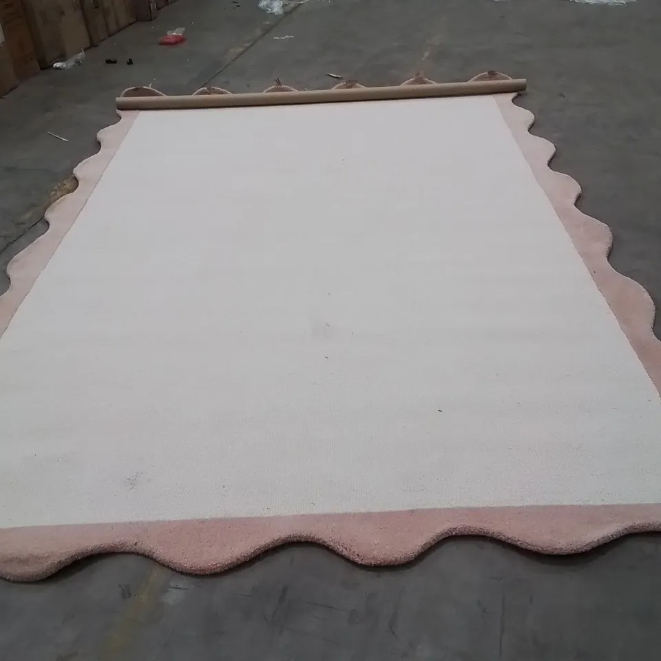 QUALITY DESIGNER AREA RUG APPROXIMATELY 290X210CM