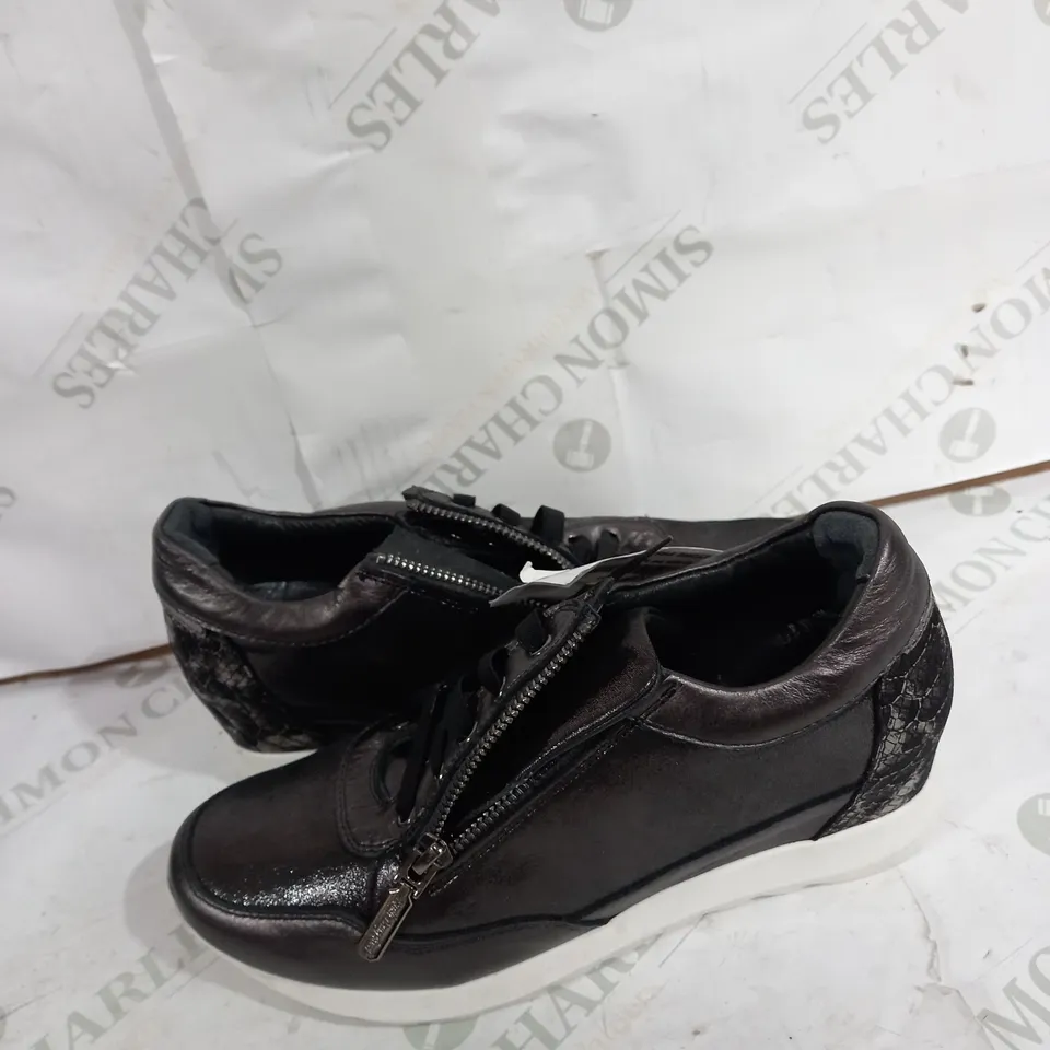 RUTH LANGSFORD WEDGE BLACK TRAINERS - SIZE 6