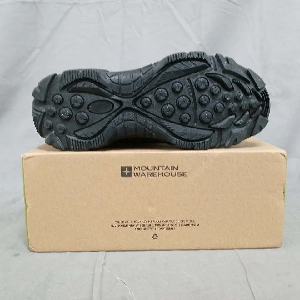 BOXED PAIR OF MOUNTAIN WAREHOUSE CANYON KIDS WATERPROOF WALKING BOOTS IN BLACK SIZE UK 5