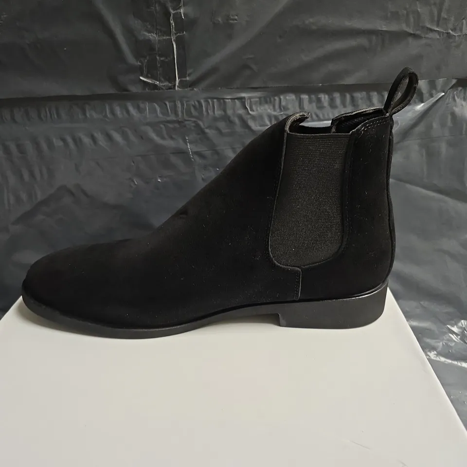 CONZURI BLACK SUEDE CHELSEA BOOTS – UK 9 (US 9.5)