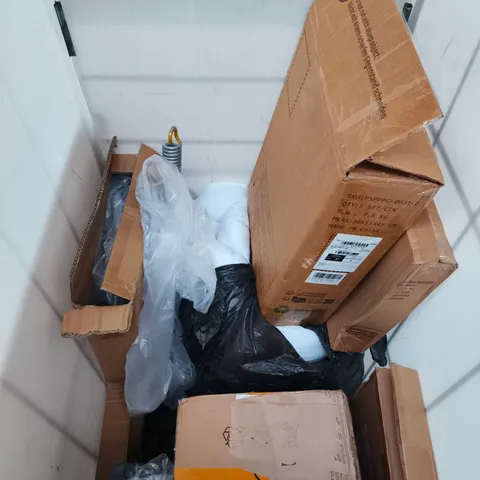 APPROXIMATELY 10 ASSORTED HOUSEHOLD PRODUCTS TO INCLUDE LIGHT FITTING, DUVET, HEAVY DUTY SPRINGS ETC - COLLECTION ONLY 