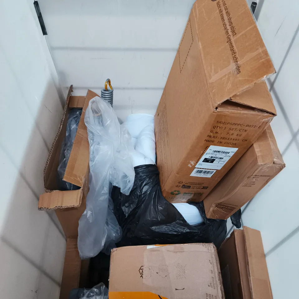 APPROXIMATELY 10 ASSORTED HOUSEHOLD PRODUCTS TO INCLUDE LIGHT FITTING, DUVET, HEAVY DUTY SPRINGS ETC - COLLECTION ONLY 