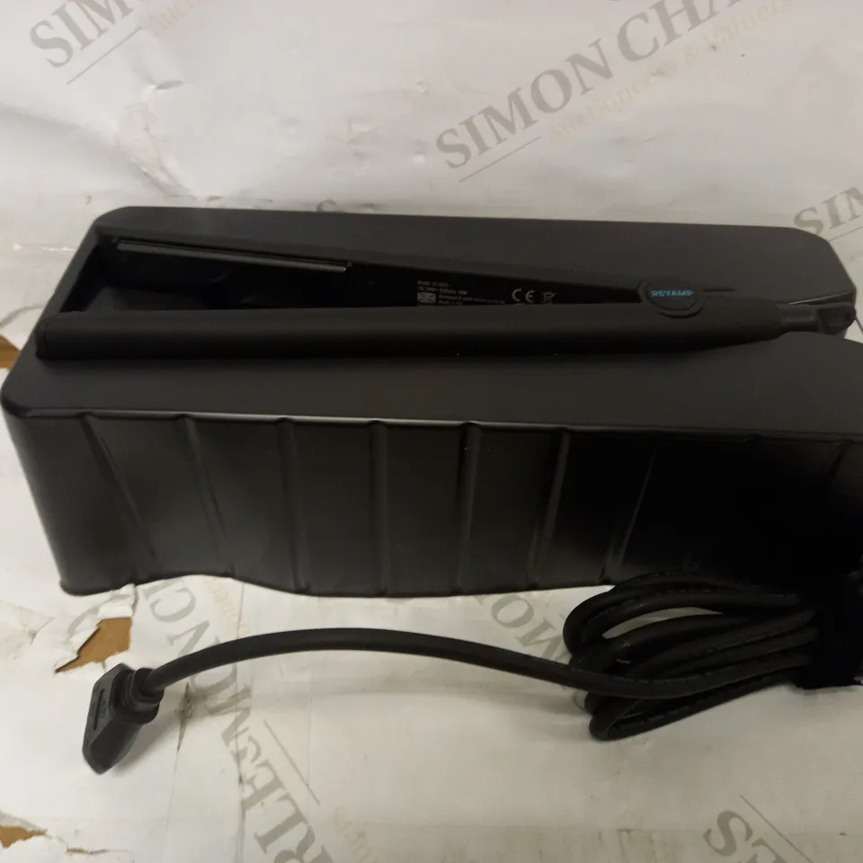 BOXED BRAND NEW PROGLOSS TOUCH DIGITAL CERAMIC STRAIGHTENER ST-1500-EU