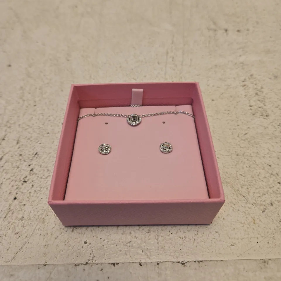 SWAROVSKI 5734678 NECKLACE AND EAR RINGS IN BOX