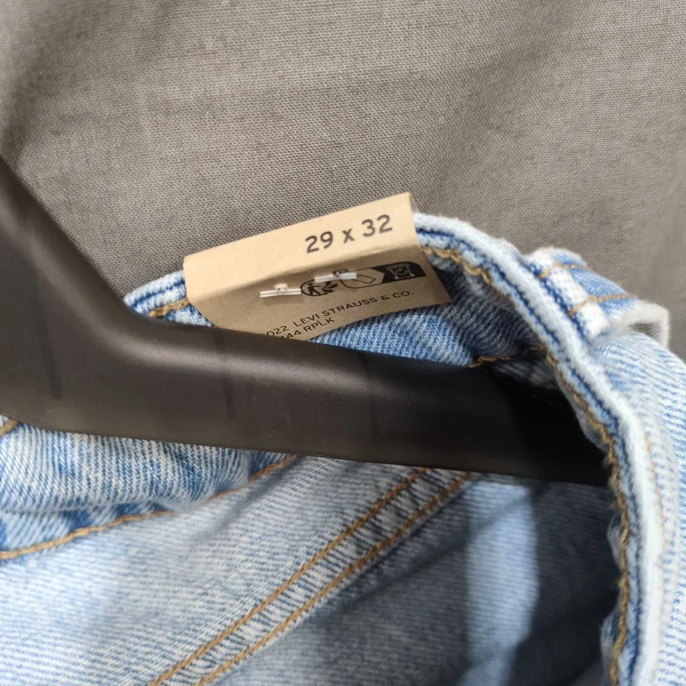 LEVI'S JEANS – LIGHT WASH DENIM, SUPERLOW, 29X32 (UK 29)