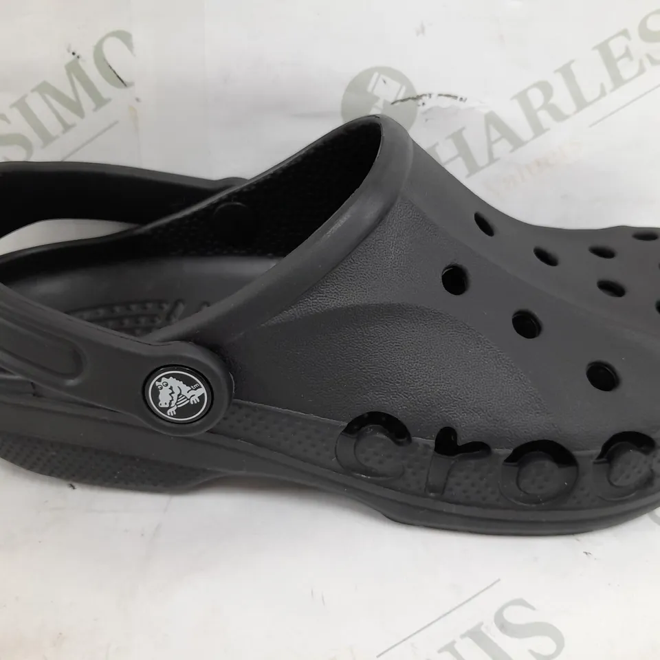 PAIR OF BAYA CROCS IN BLACK - MENS 5