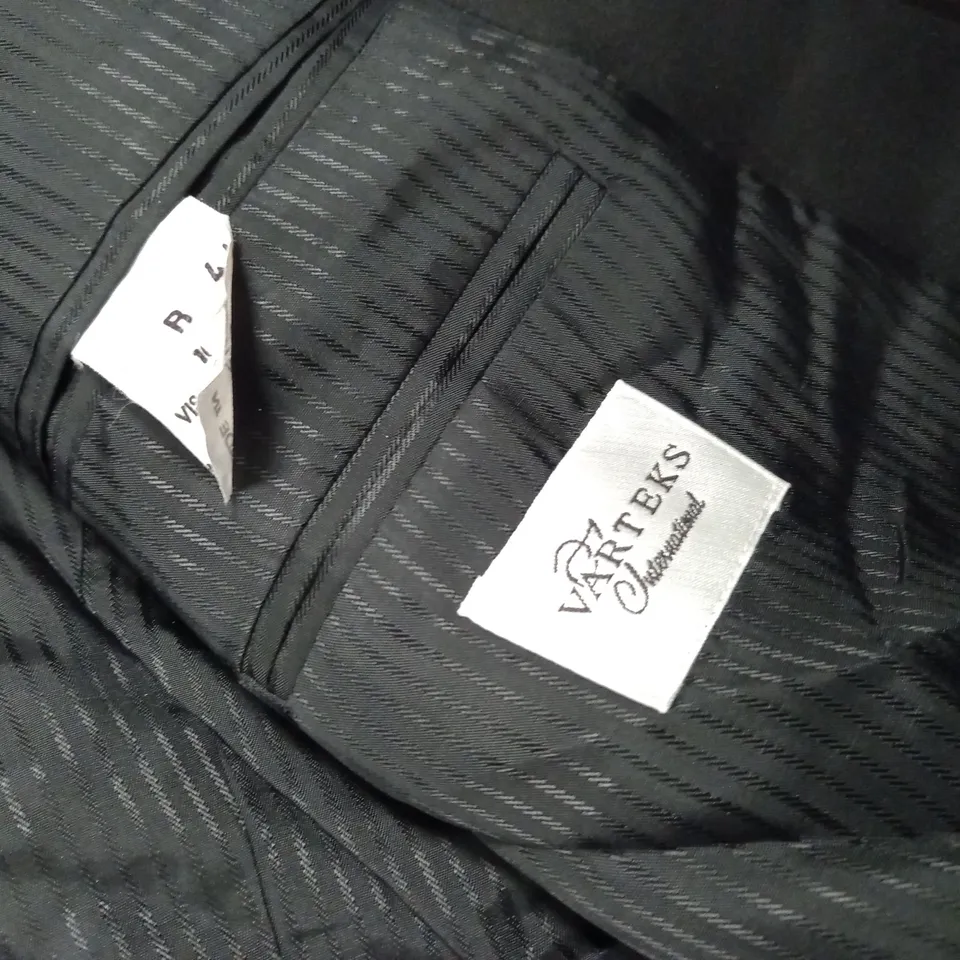 VARTEKS BLACK SUIT JACKET - 44 R