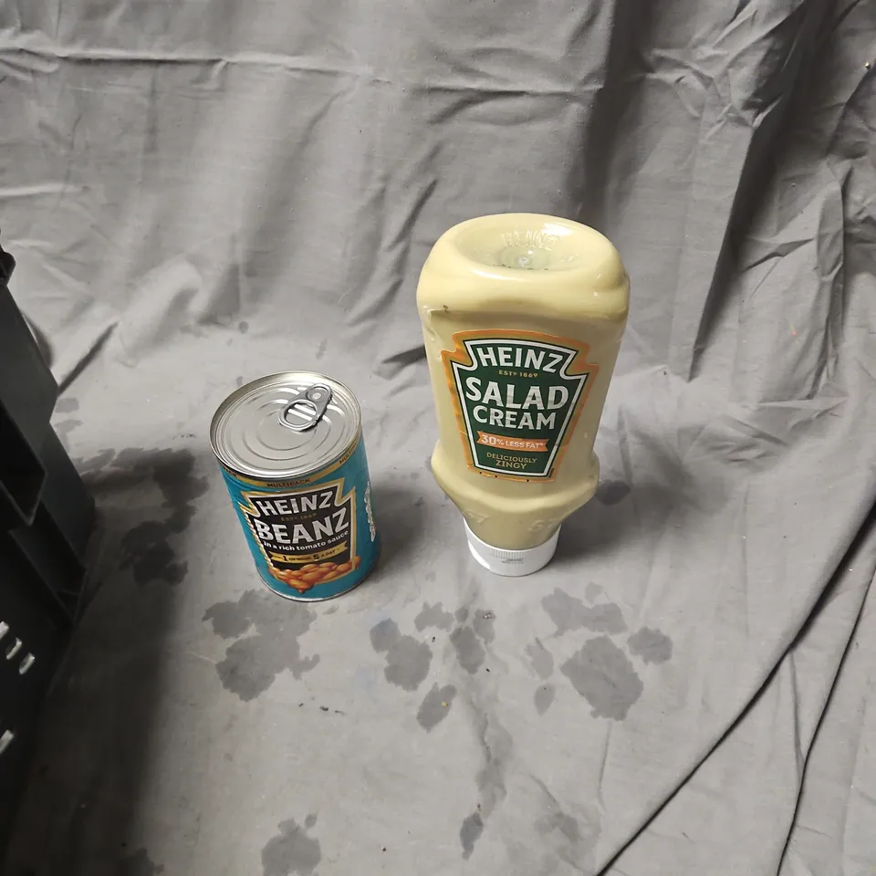APPROXIMATELY 8 ASSORTED FOOD ITEMS INCLUDING HEINZ SALAD CREAM BOTTLE & HEINZ BEANZ CAN