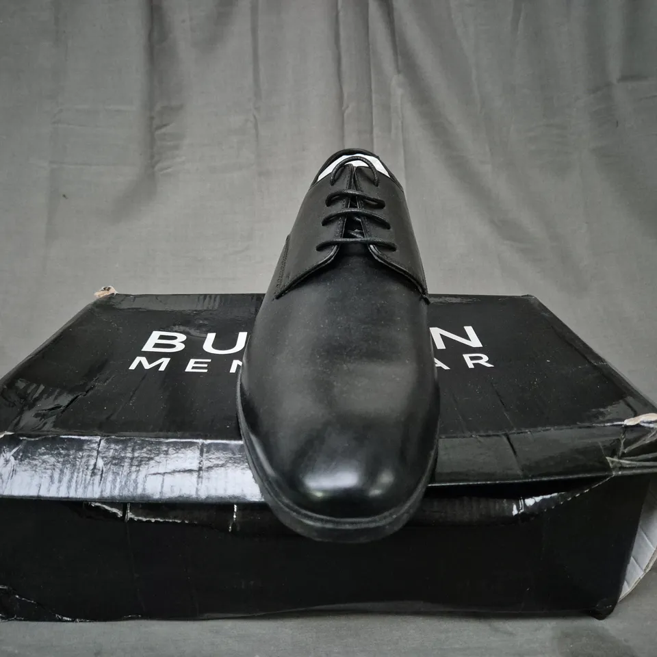 BOXED BURTON MENS WEAR BLACK LEATHER LOOK DERBY SHOES - SIZE 10