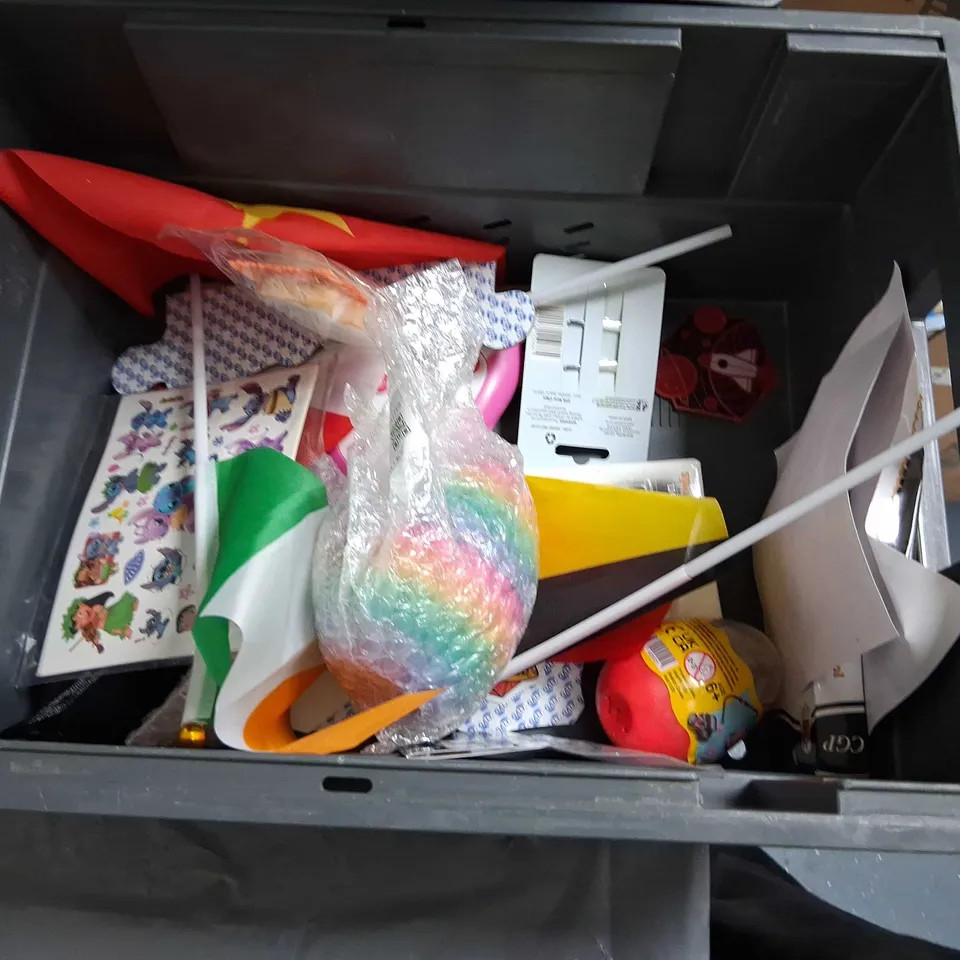 TOTE OF ASSORTED TOYS AND ACCESSORIES TO INCLUDE; PALM READING CARDS, WHO FLEW THE COOP AND FLYNOVA PRO