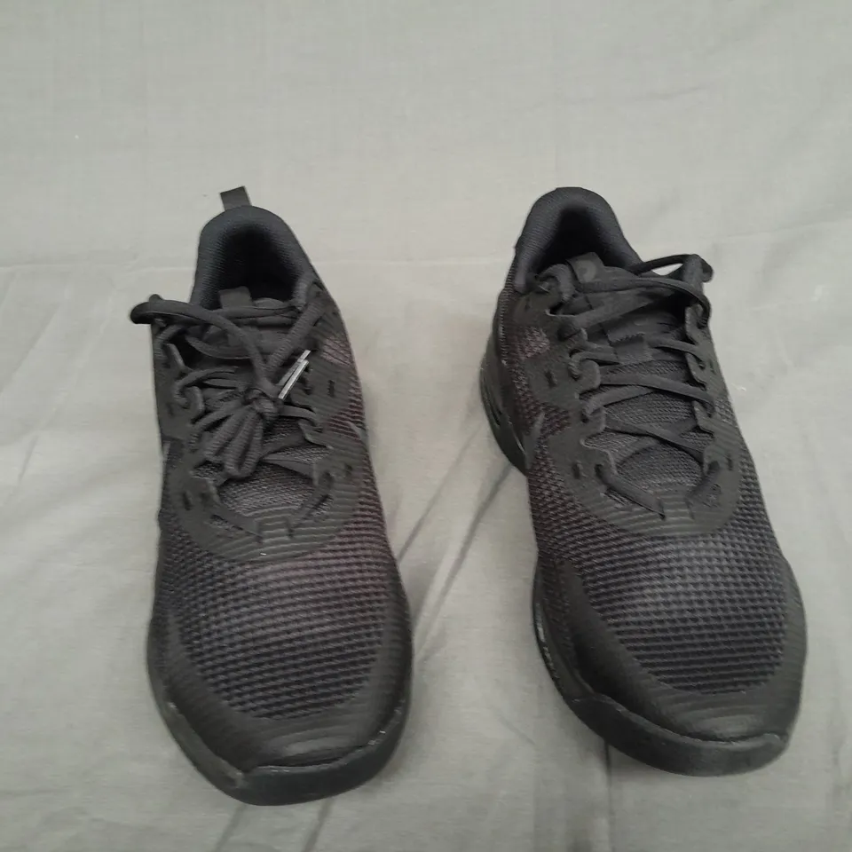 UNBOXED PAIR OF NIKE AIRMAX X IN BLACK SIZE UK 9