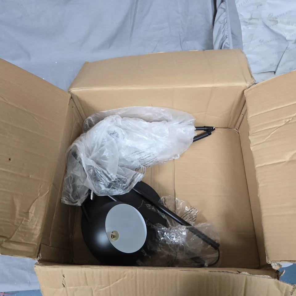 EVERYDAY OCTAVE FLOOR LAMP