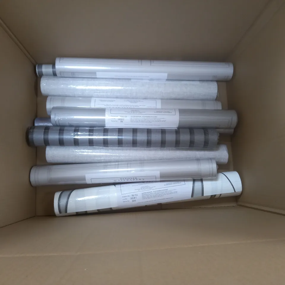 APPROXIMATELY 10 ROLLS OF DESIGNER WALLPAPER VARIOUS COLOURS AND PATTERNS