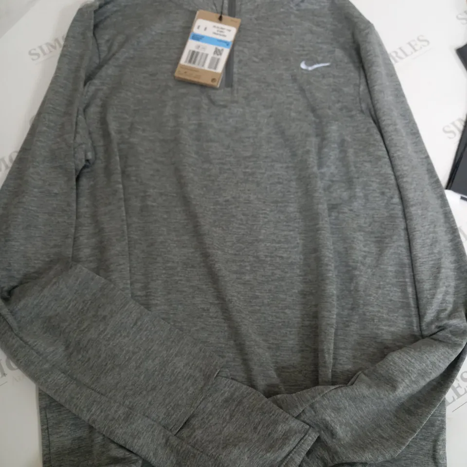 NIKE DRI FIT TRAINING ZIP UP TOP - M