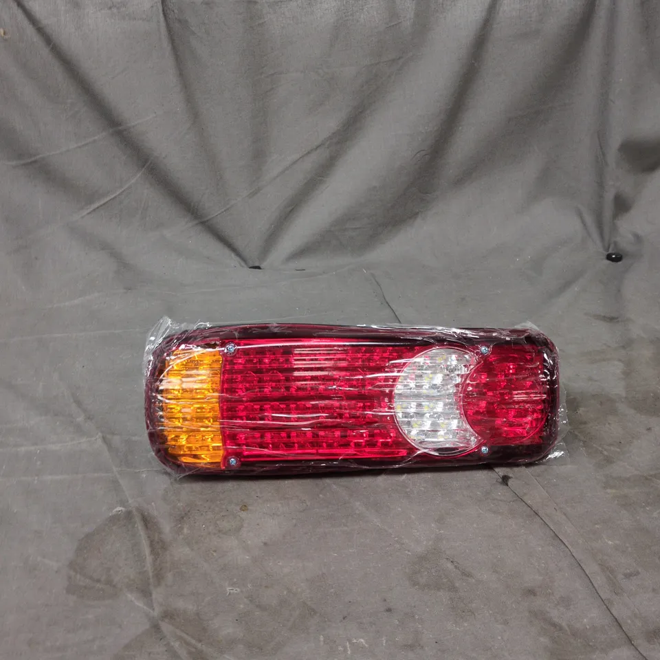 UNIVERSAL REAR TAIL LIGHT 