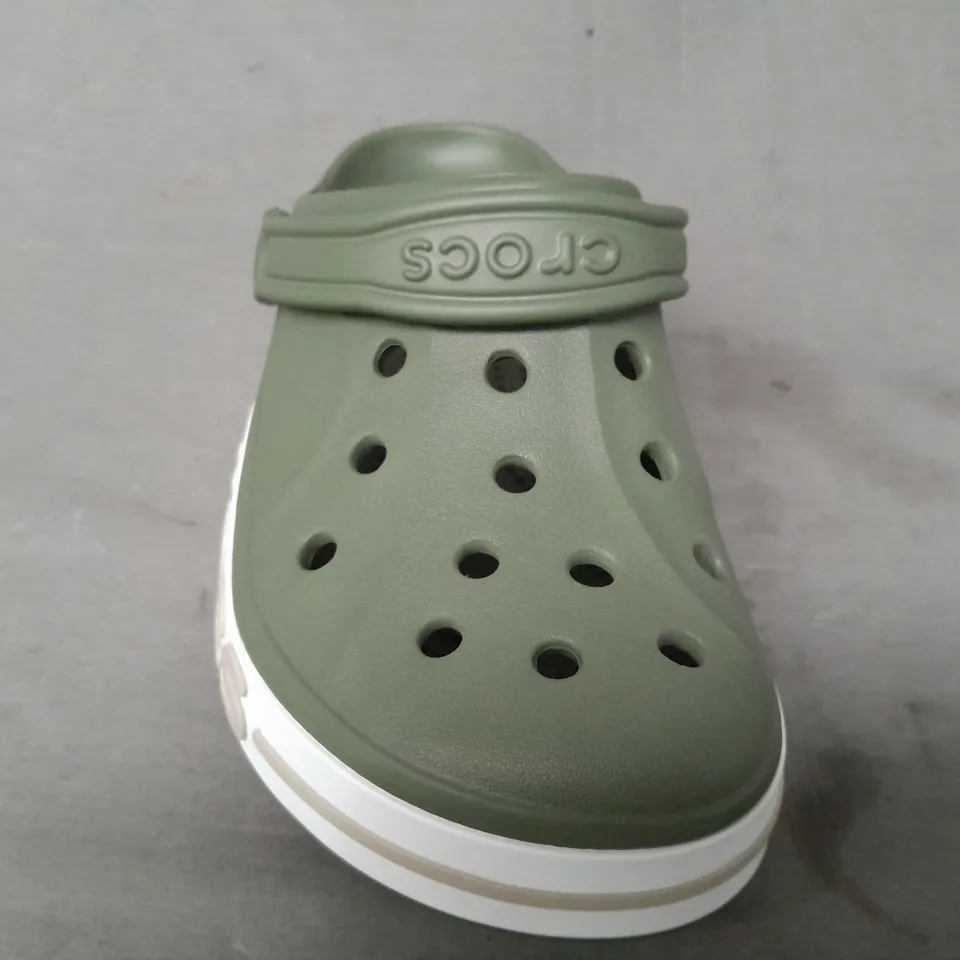 PAIR OF CROCS BAYABAND CLOGS IN GREEN UK SIZE M5/W6