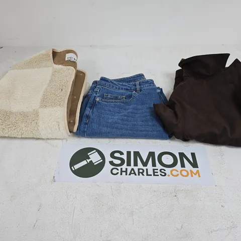 APPROXIMATELY 20 ASSORTED CLOTHING ITEMS IN VARIOUS STYLES, SIZES & COLOURS