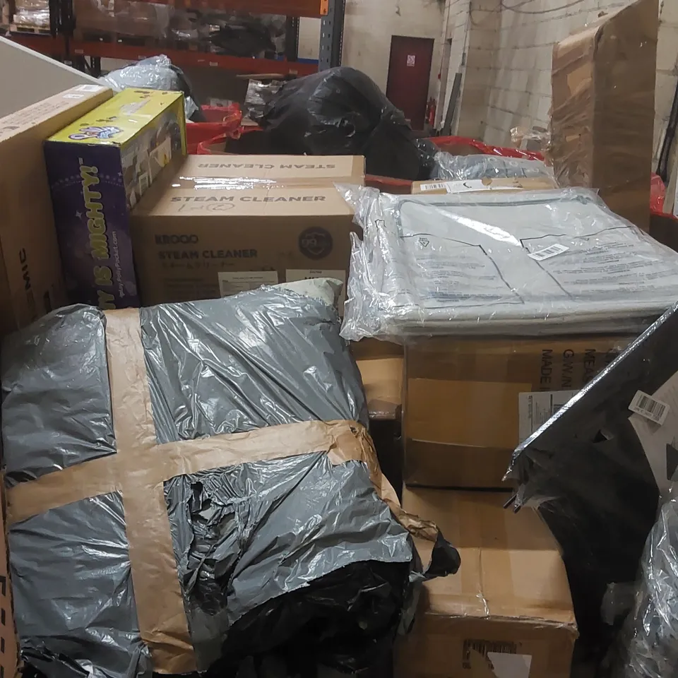 PALLET OF ASSORTED HOUSEHOLD GOODS AND PRODUCTS TO INCLUDE: GOVEE UPLIGHTER FLOOR LAMP, STEAM CLEANER, TOY GUN, WOODEN EASEL, TOY STORY TOY ECT