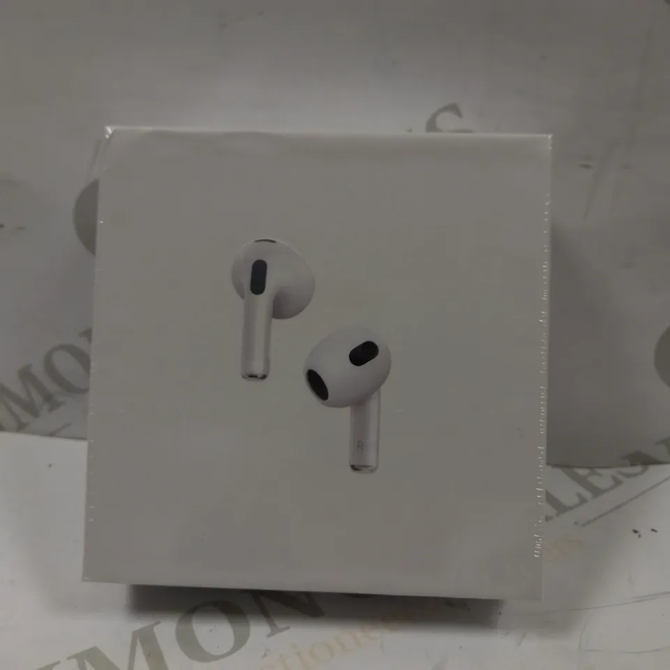 APPLE AIRPODS WITH WIRELESS CHARGING CASE