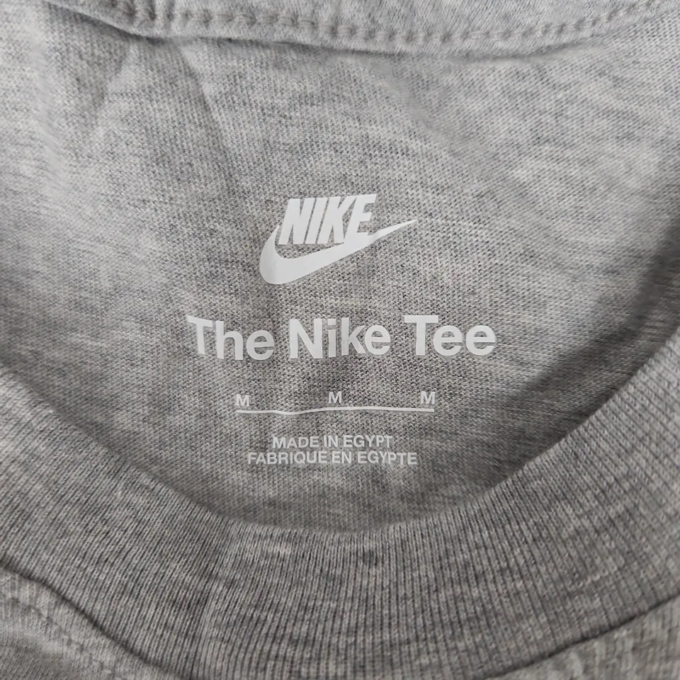 NIKE THE TEE GREY T-SHIRT – MEN'S SIZE M