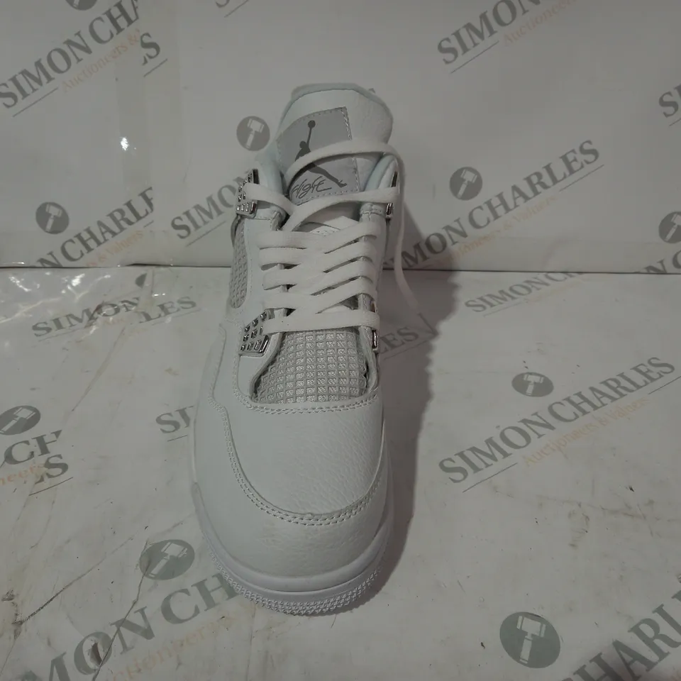 BOXED PAIR OF NIKE AIR JORDAN 4 RETRO SHOES IN WHITE UK SIZE 10