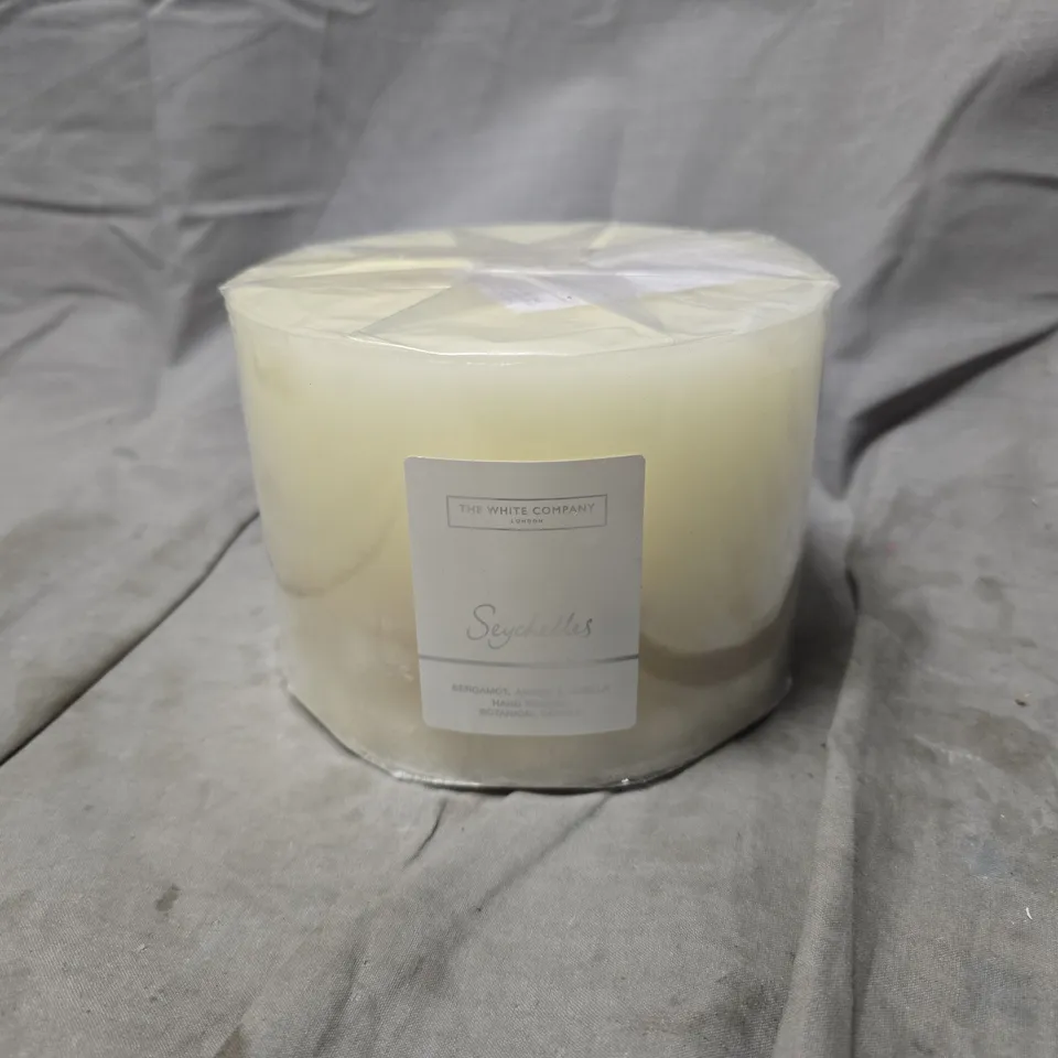 THE WHITE COMPANY SEYCHELLES LARGE BOTANICAL CANDLE – BERGAMOT, AMBER & VANILLA (HAND POURED)