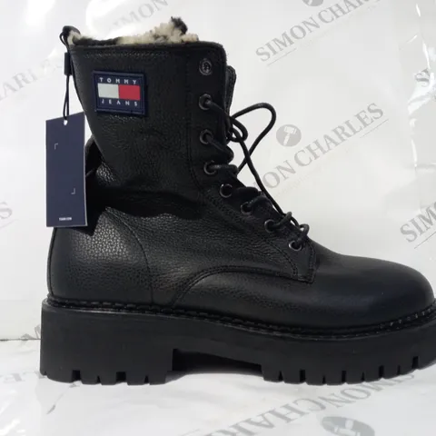 BOXED PAIR OF TOMMY JEANS ANKLE BOOTS IN BLACK UK SIZE 7.5