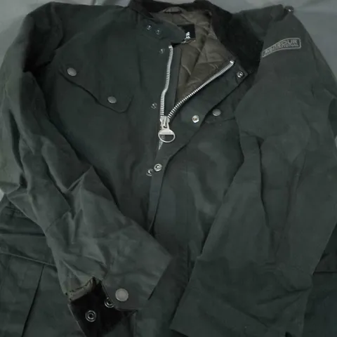 BARBOUR INTERNATIONAL MEN'S JACKET – SIZE M, OLIVE GREEN