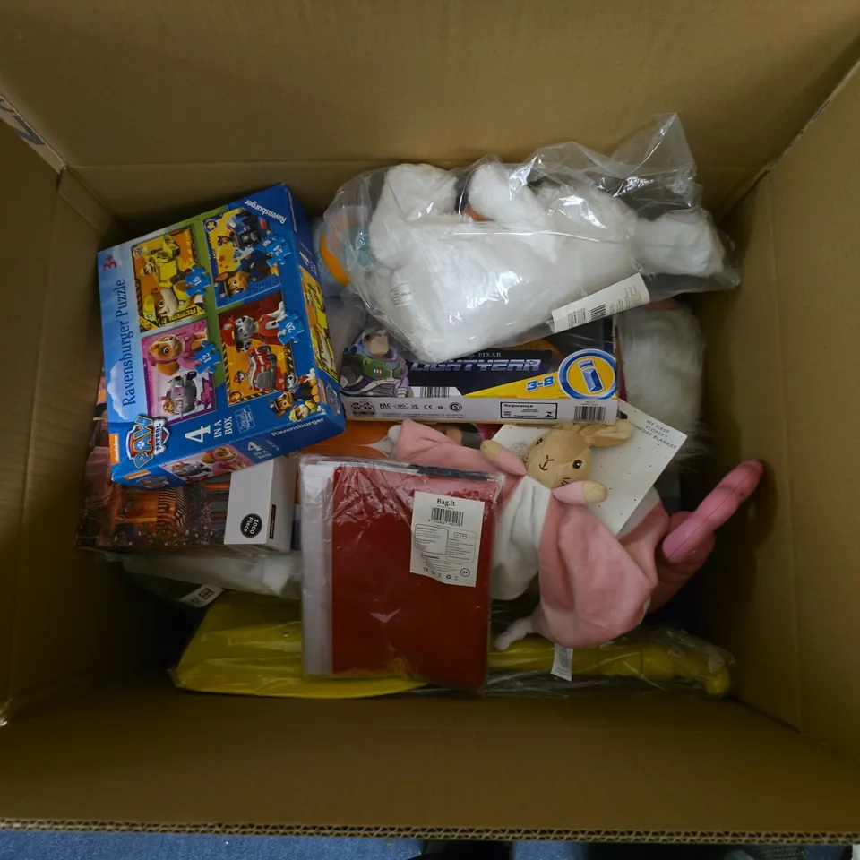 LARGE QUANTITY OF ASSORTED TOYS AND GAMES TO INCLUDE - PAW PATROL TEDDY, PAW PATROL PUZZLE BOX, RSPB JIGSAW PUZZLE ETC - COLLECTION ONLY