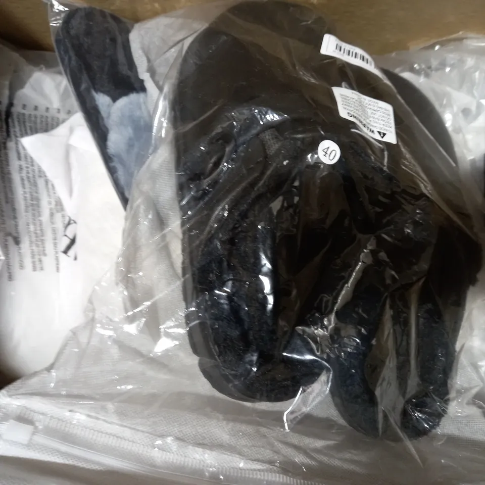 BOX OF APPROXIMATELY 5 ASSORTED PAIRS OF SHOES IN VARIOUS STYLES AND SIZES TO INCLUDE ZARA, CXL, ETC