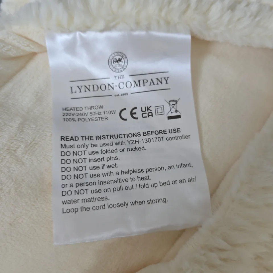 LYNDON COMPANY HEATED THROW – CREAM/IVORY, 220–240V, 110W, 100% POLYESTER (WITH CONTROLLER)