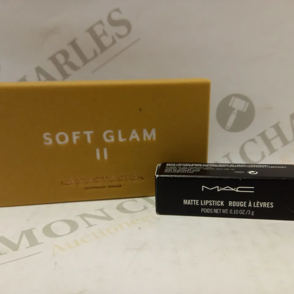 LOT OF 2 MAKEUP PRODUCTS TO INCLUDE ANATSTASIA BEVERLY HILLS SOFT GLAM II EYE SHADOW PALETTE & M.A.C MATTE LIPSTICK - VELVET TEDDY