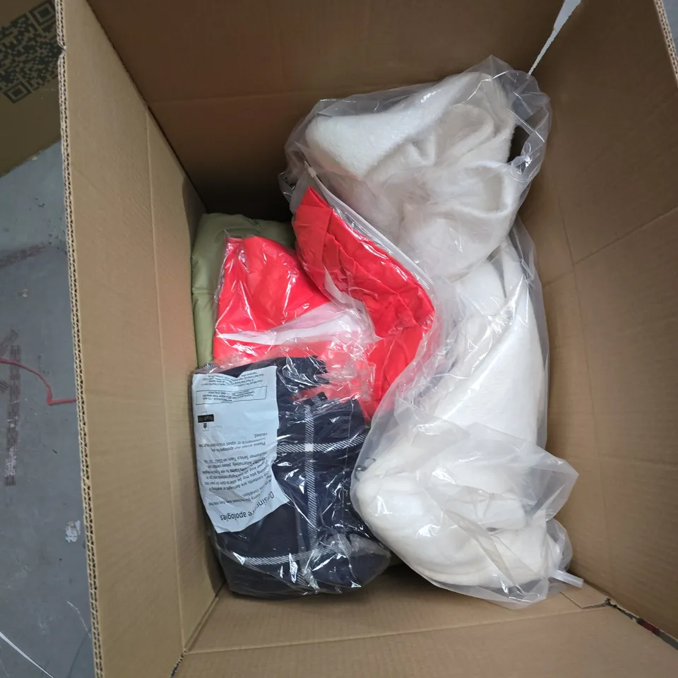 BOX OF APPROXIMATELY 12 ASSORTED ITEMS TO INCLUDE : FLUFFY COAT AND BROWN SHIRT