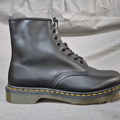 BOXED PAIR OF DR MARTENS 1460 ANKLE BOOTS IN BLACK UK SIZE 11