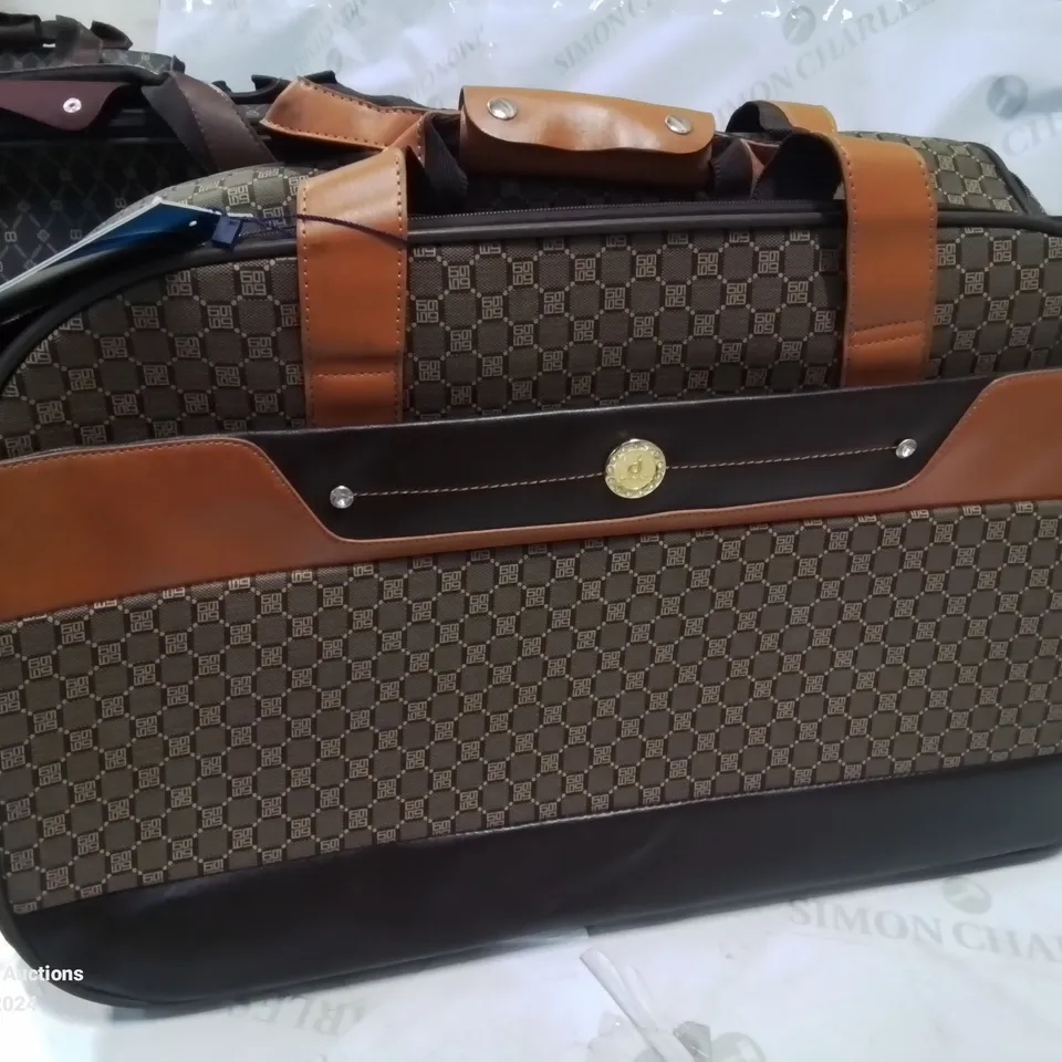 SELECTION OF 4 STYLISH TRAVEL BAGS ON WHEELS (STYLES AND COLOURS VARY)