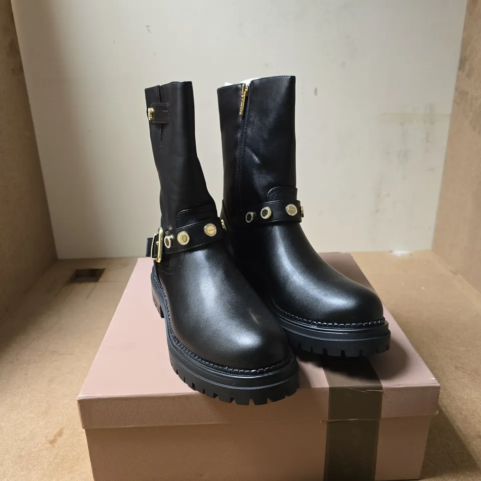 CARVELA WOMENS BLACK BOOTS SIZE EU 40 BOXED